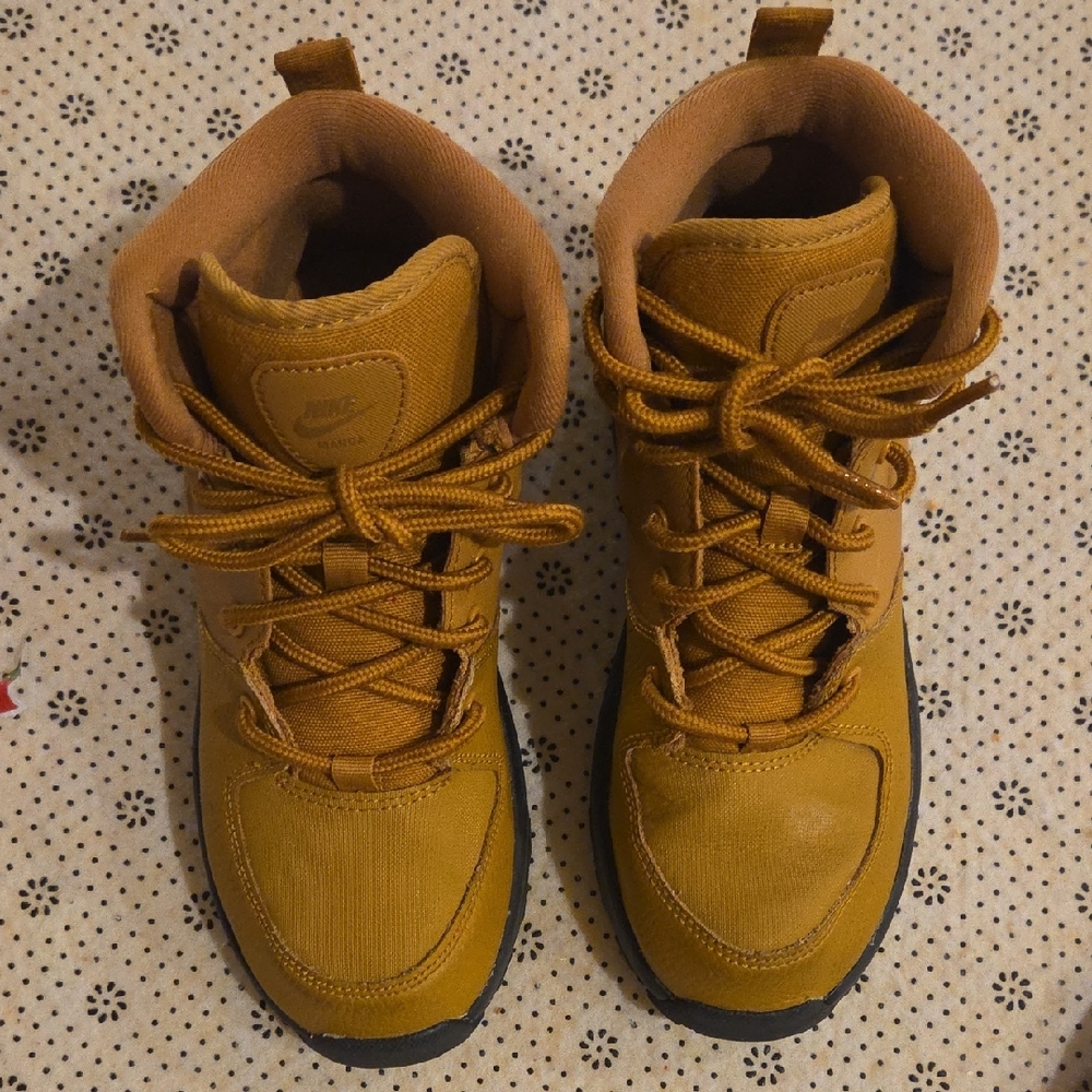 Nike Kids Tan and Black Boots - Picture 5 of 8